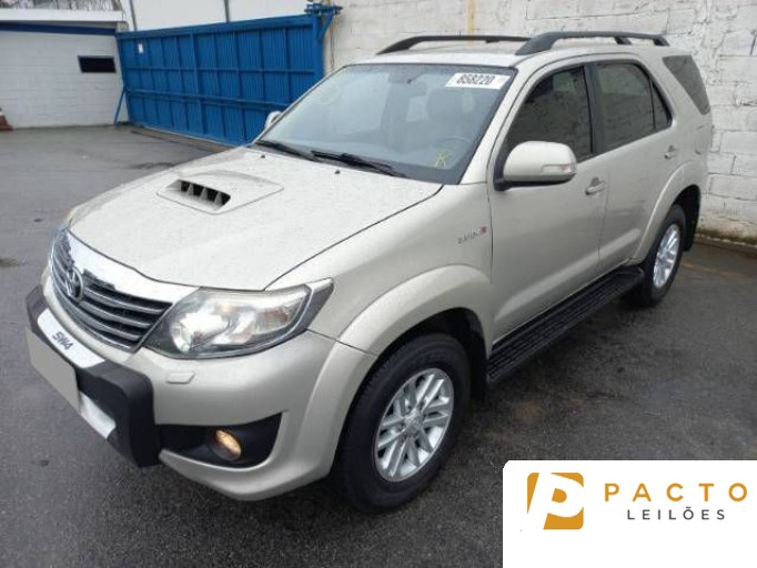 TOYOTA HILUX SW4 13/14