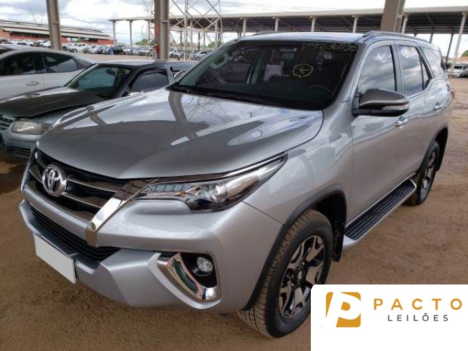 TOYOTA HILUX SW4 16/16